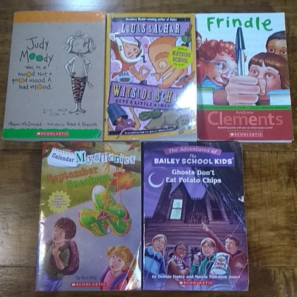 🖐🏽  Bundle of 5 entertaining children's books